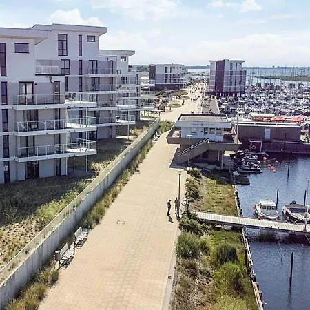 Moderne Marina-wohnung Mit Meerblick